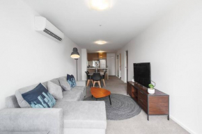 Stunning Sky-High Urban City Pad at Southbank